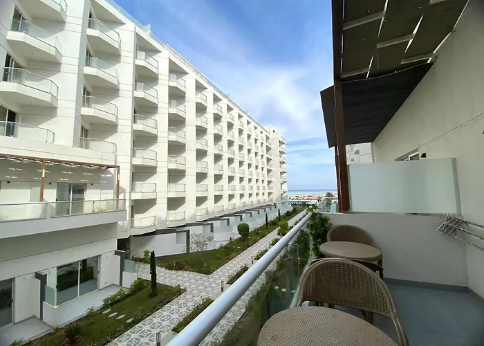 Luxury Serviced Apartmanhotel Gurdaka
