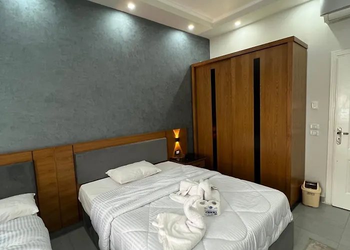 Luxury Serviced Apartmanhotel Gurdaka